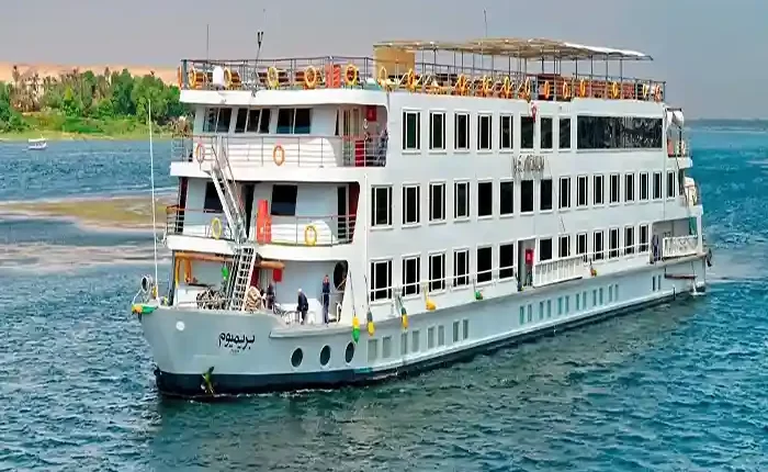 Golden Luxor Tours deluxe boats